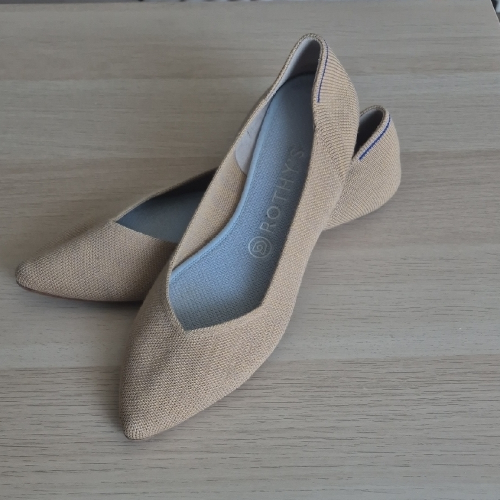 Rothy's Pointed Knit Flats in Light Beige with Navy Trim, Size W9
